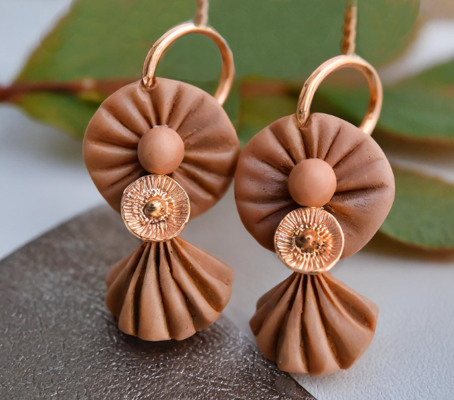 I AM ME - I am sophisticated and quiet earrings of rose gold and beige polymer clay.